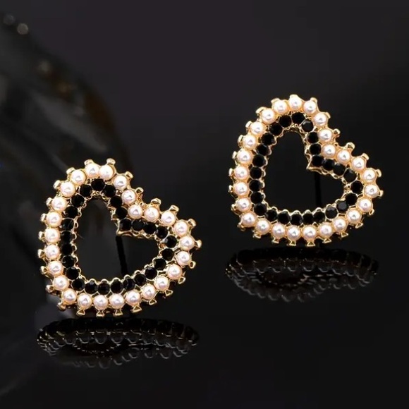 Pearl & Black Crystals Heart Gold Toned Stud Earrings - Picture 3 of 4